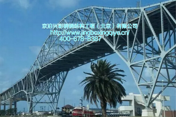 工人在使用结构胶的过程中一定要注意劳动保护的使用